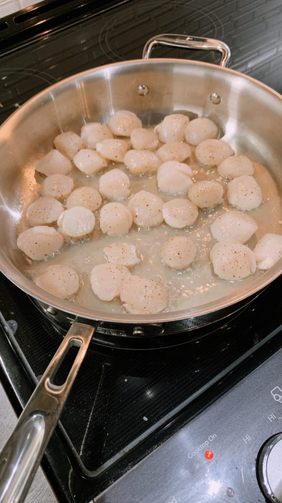 seared scallops pasta in white wine